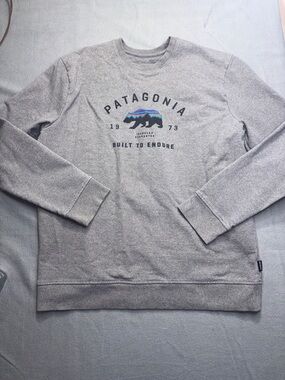Patagonia Crew Neck Gray Bear Logo Sweatshirt size Large